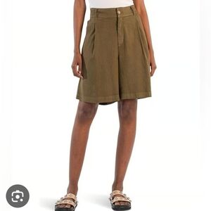 Kut from the Kloth Nicolette Linen Blend Khaki Shorts
